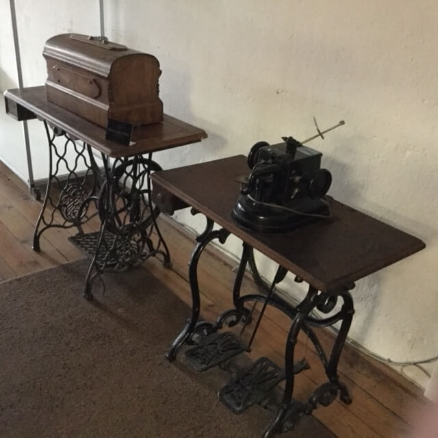 ateliers-gauthier-france　古いミシンと機械