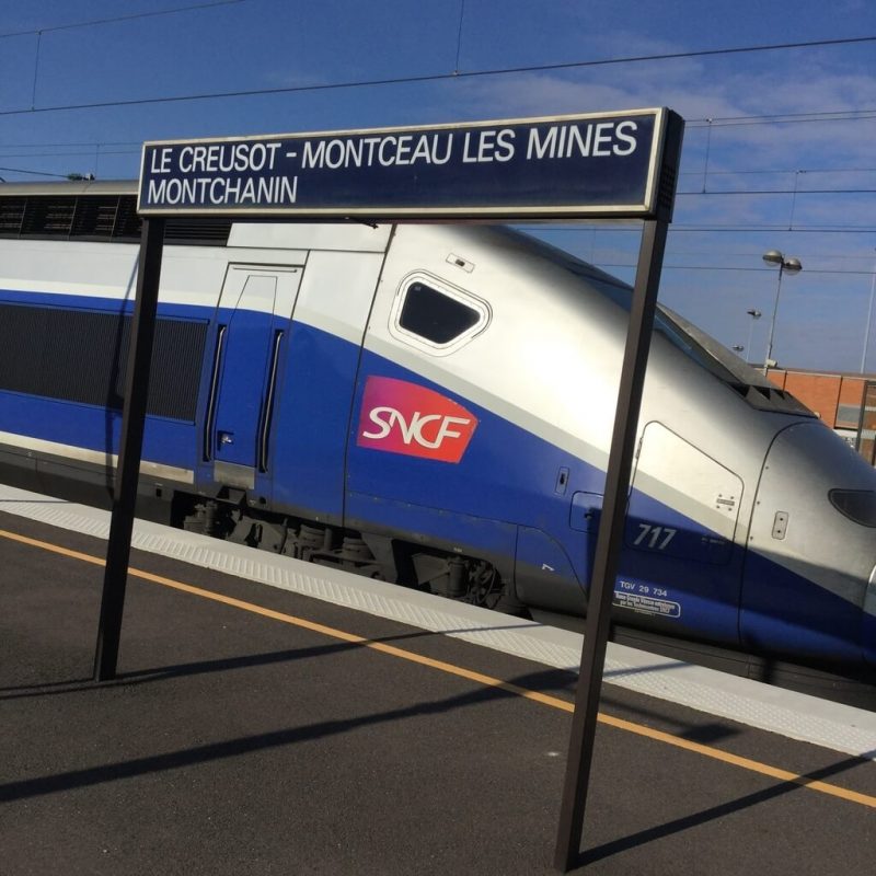 フランス　Le Creusot 駅　TGV